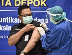 Pradi Supriatna Orang Pertama Disuntik Vaksin Covid-19 di Depok