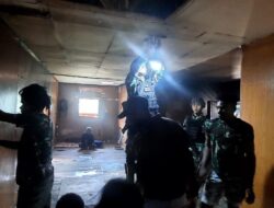 Yonif Raider 321 Kostrad Pasang Listrik Atasi Kegelapan di Pedalaman Papua