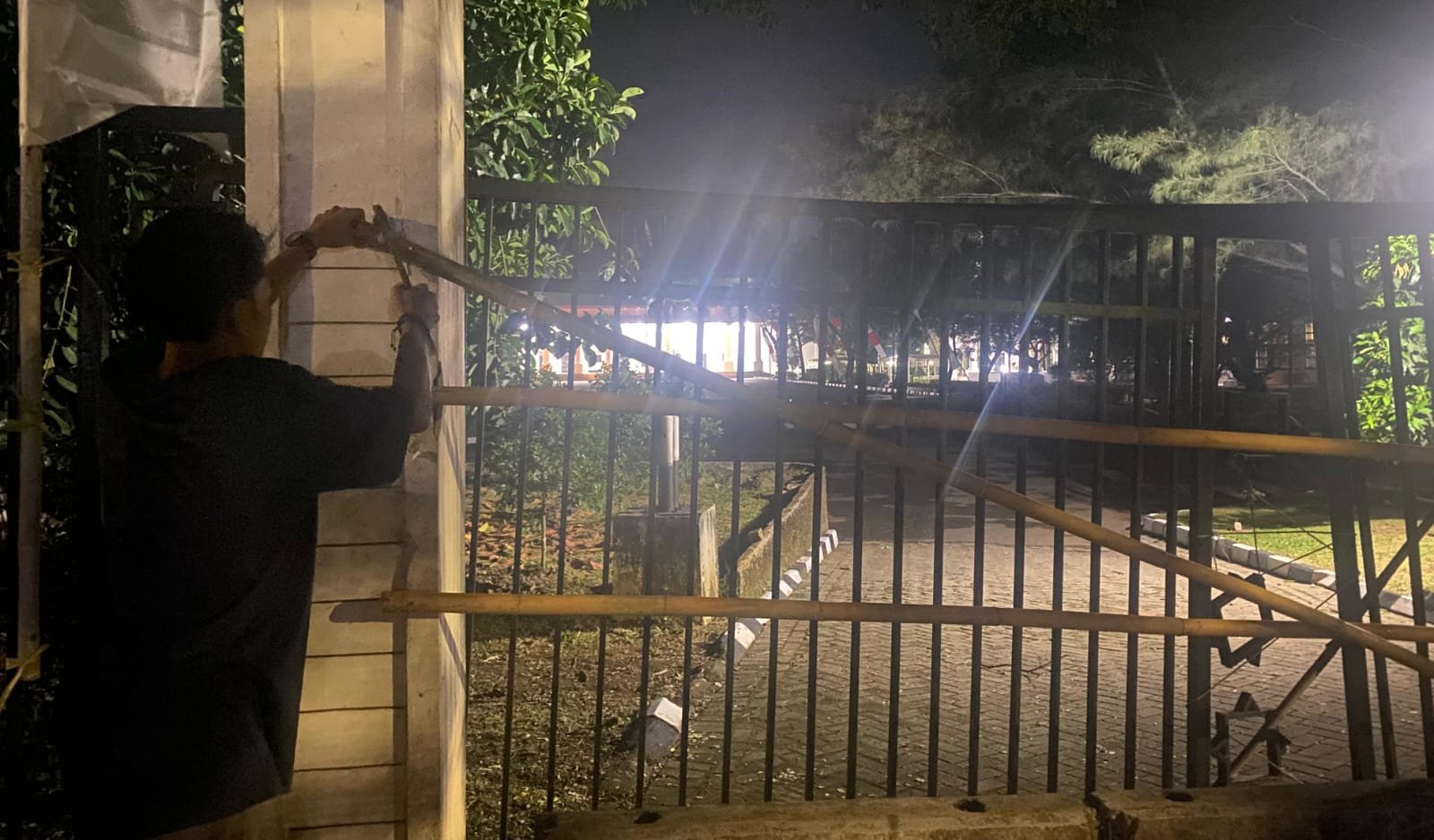 Gerbang Gubernur Jadi Sorotan, PSB Tuding DPUPR Banten Gagal Kelola KP3B