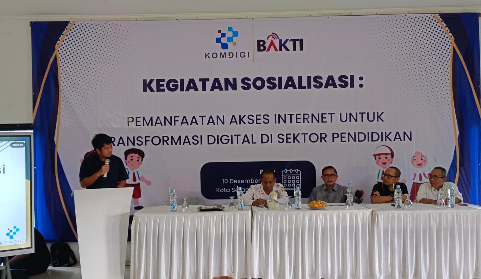 Sosialisasi Pemanfaatan Internet untuk Transformasi Digital Pendidikan di Serang