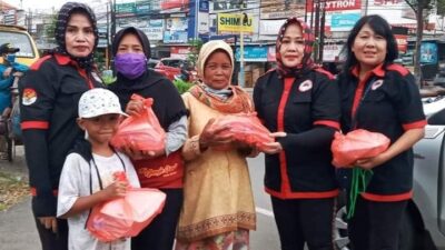 Akhir Ramadan, LSM SIGAB Bagikan Makanan di Tangerang