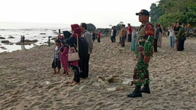 Babinsa Koramil 0117/Panimbang Langsung Sigap Menyelamatkan Korban Terseret Arus