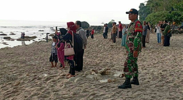 Babinsa Koramil 0117/Panimbang Langsung Sigap Menyelamatkan Korban Terseret Arus