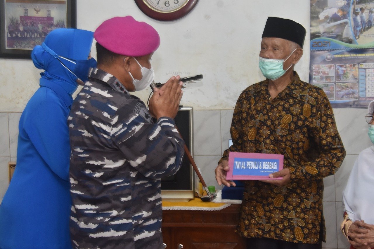 Korps Marinir Adakan Kegiatan Sosial Sambut HUT ke-76 TNI AL