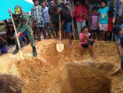 Satgas Yonif MR 413 Bantu Pemakaman Warga Perbatasan RI-PNG