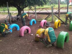 Prajurit Pamtas Yonif 411 Bangun Taman Bermain Anak di Kampung Toray Papua