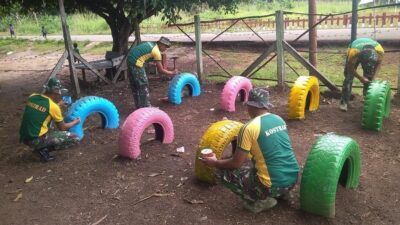 Prajurit Pamtas Yonif 411 Bangun Taman Bermain Anak di Kampung Toray Papua