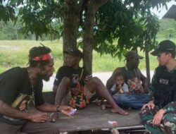 Bincang Hangat Satgas Yonif 143/TWEJ dengan Tokoh Agama dan Kepala Kampung di Papua