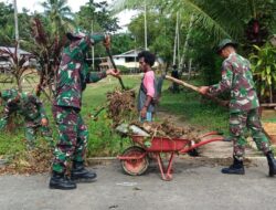 Satgas Yonif 126/KC Bersama Warga Bersihkan Kampung Perbatasan Ciptakan Lingkungan Sehat