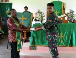 Kepedulian Satgas Yonif Raider 142/KJ: Bantu Bangun Rumah Tokoh Agama