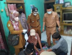 Kapolsek dan Muspika Munjul Bantu Orang dengan Gangguan Jiwa
