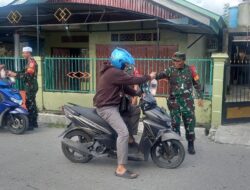 Ramadhan Berkah, Koramil 01 Kokonao Bagikan Takjil untuk Buka Puasa