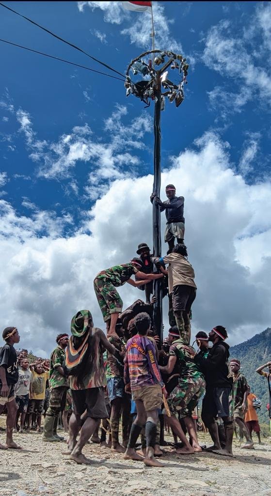 Satgas Yonif R 321/GT/13/1 Kostrad Rayakan HUT RI ke-77 dengan Tema Perbedaan untuk Persatuan