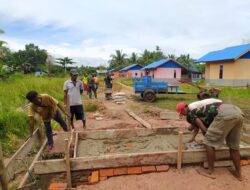 Satgas Pamtas Yonif 125/SMB Bantu Warga Toray Bangun Gorong-Gorong