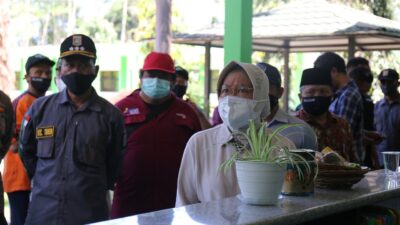 Tiga Truk Logistik Bantuan, Mensos Dampingi Menko PMK Tinjau Korban Lumajang