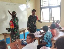 Babinsa Koramil 1710-02/Timika Sosialisasikan Wawasan Kebangsaan ke Siswa SD