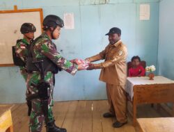 TNI Laksanakan Anjangsana, Bagikan Tas dan Perlengkapan Sekolah