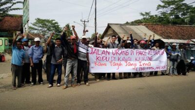 Aktivis Turun ke Jalan Gegagalnya Pembangunan Jalan Sodong-Kadumula