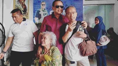 Setelah 30 Tahun Gangguan Pendengaran, Nenek Surabaya Bahagia di YHP Foundation