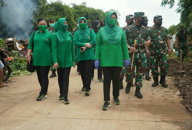 Persit KCK Koorcab Rem 064 Siliwangi Salurkan Bantuan untuk Korban Banjir