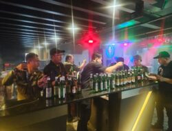 Satpol PP Tangsel Sita Ratusan Botol Minuman Keras