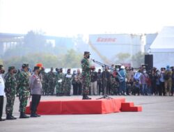 Pangkogabwilhan I Dampingi Panglima TNI Melepas Satgas Maritim Konga XXVIII-M di Batam