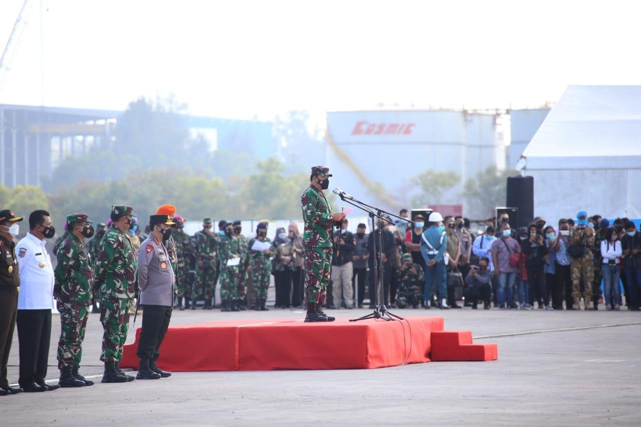 Pangkogabwilhan I Dampingi Panglima TNI Melepas Satgas Maritim Konga XXVIII-M di Batam