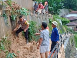 Longsor di Tanah Lapang, Bhabinkamtibmas Langsung Turun Tangan