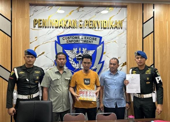 Ratusan Slop Rokok Ilegal dan Mobil Avanza Diamankan di Pelabuhan Merak
