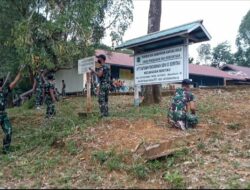 Personel Yonif 642/Kapuas Bersihkan SD Negeri 03 Semitau Hilir, Peduli Pendidikan