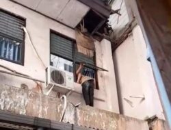 Siswa SMAN 1 Tangerang Masuk Kelas Lewat Jendela, Rayap di Atap Kamar Mandi