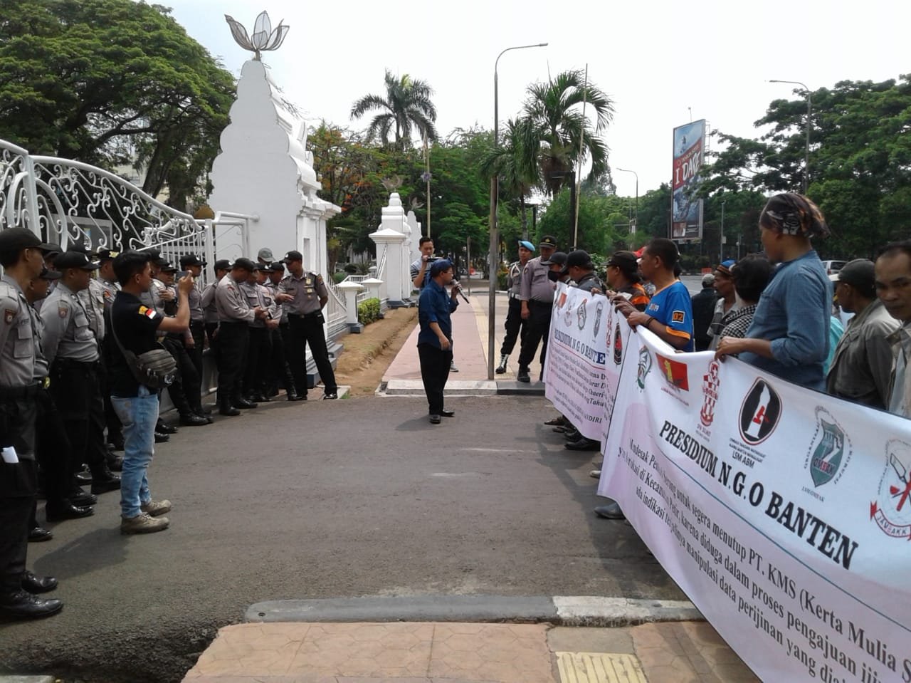 Lembaga Ngo Banten Desak Bupati Serang Mundur Soal Dugaan Dana Wawan