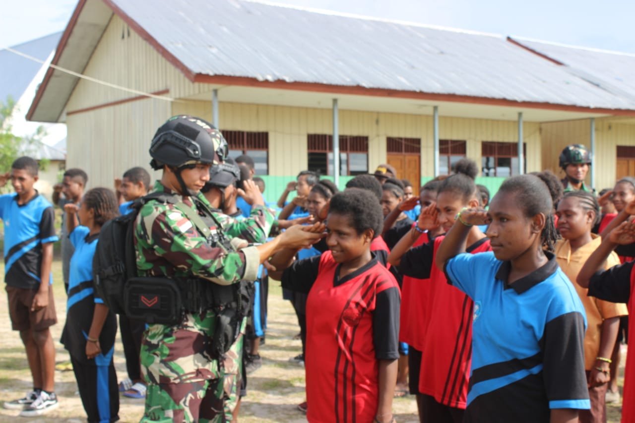 Tanamkan Kedisiplinan Dini, Satgas Pamtas Yonif Raider 142/KJ Latih Baris Berbaris