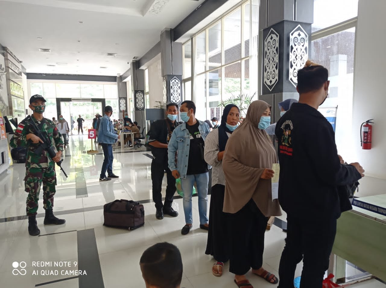 Satgas Pamtas Yonif 642/Kapuas Amankan 27 PMI Nonprosedural Perketat Pengawasan