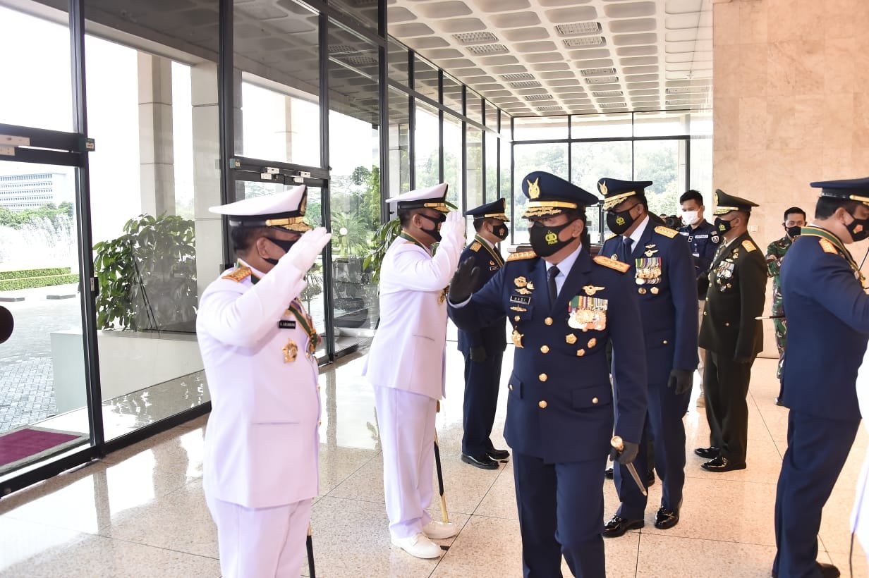 Pangkogabwilhan I Terima Penghargaan Bintang Dharma