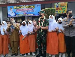 Dandim 0601/Pandeglang Dampingi Bupati Saat Vaksinasi