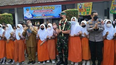 Dandim 0601/Pandeglang Dampingi Bupati Saat Vaksinasi