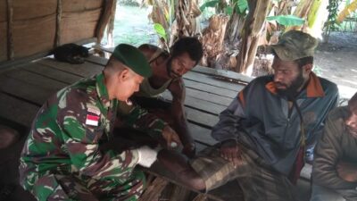 Yonif 411 Kostrad Adakan Layanan Kesehatan Keliling di Perbatasan RI-PNG