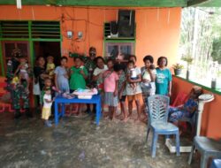 TNI Bantu Warga Papua Laksanakan Posyandu