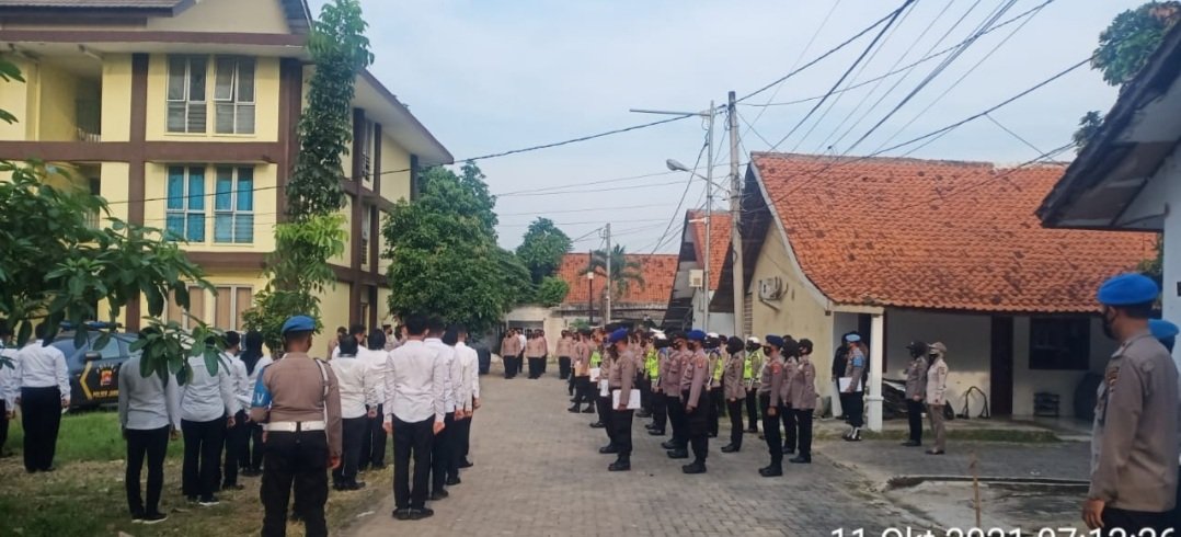 Propam Polres Serang Kota Cek Kehadiran Personel saat Apel Pagi untuk Tingkatkan Disiplin
