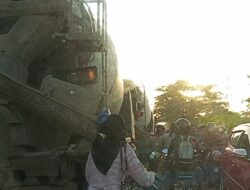 Dua Truk Beton Antre di Jalan, Macet Panjang di Kosambi Tak Terhindarkan