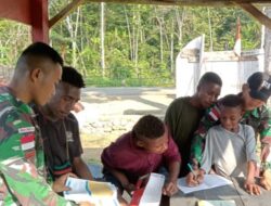 Anak-Anak Perbatasan Papua Serbu Pos Satgas Yonif 126 Kala Cakti