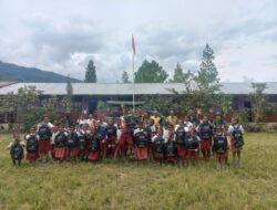 Satgas Yonif RK 751/VJS Tingkatkan Semangat Belajar dengan Bantuan Peralatan Sekolah