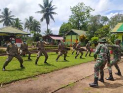 Yonif 125/Simbisa Ajarkan Bela Diri kepada Linmas di Kampung Toray