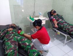Satgas Yonif MR 413 Kostrad Sumbang Darah untuk Ibu Hamil Kapan Saja Siap Bergerak