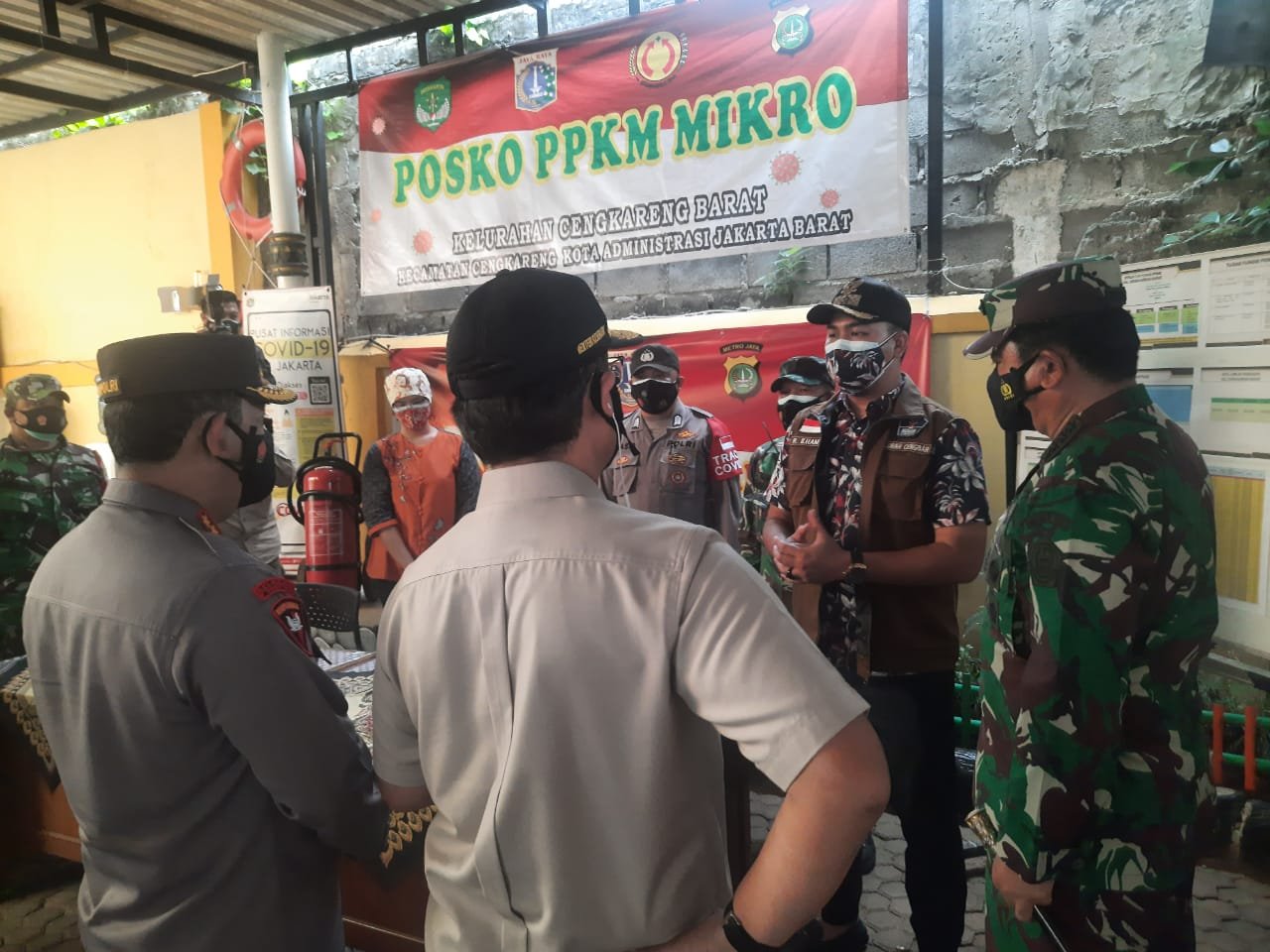 Panglima TNI Tinjau Posko PPKM Semper dan Isolasi OTG Pasar Rumput