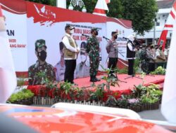 Panglima TNI Lepas Kendaraan Pembagian 500 Ribu Masker untuk Bumi Arema