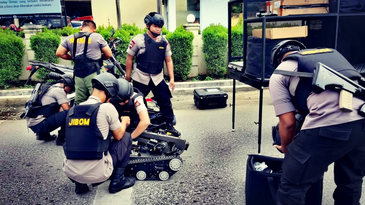 Gegana Satbrimob Sumut Amankan Tas Curiga Bom di Depan Mako Polres Tebing Tinggi
