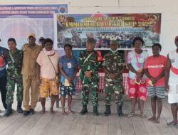 Satgas TMMD Reg-114 Serahkan Hadiah Pemenang Turnamen Volly Merah Putih Cup