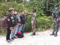 Satgas Pamtas Yonif 642/Kapuas Amankan 17 PMI yang Melintas Ilegal